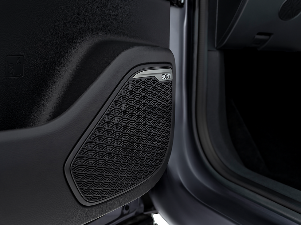 Integriertes Sony Soundsystem im Fahrzeug Innenraum für ein präzises Klangerlebnis im Omoda 5