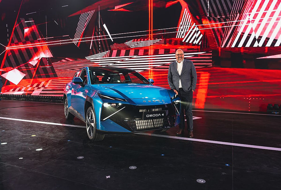 Lars Pauly, CEO der Colmobil GmbH mit Omoda 4
