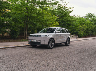 Der kompakte JAECOO 5 ist ab sofort sowohl als vollelektrischer BEV (Battery Electric Vehicle) als auch als HEV (Hybrid Electric Vehicle) bei den österreichischen Partnerbetrieben erhältlich